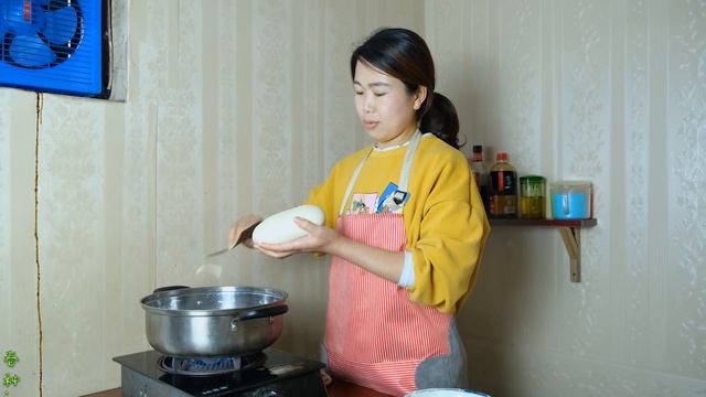 【农家的小勇】小勇做山西特色刀削面，劲道爽滑，搭配鸡蛋西红柿炒着吃太香了