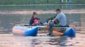 Прокатка мотора на самодельном  катамаране на базе баллонов "Валдай 6"