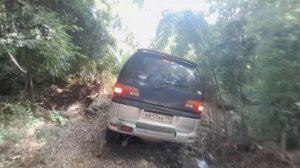 ПОКАТУШКИ ПО ЛЕГКОМУ БЕЗДОРОЖЬЮ НА МИТСУБИСИ ДЕЛИКА | MITSUBISHI DELICA SPACE GEAR OFF ROAD