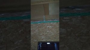 Чем приклеить параизоляцию к дереву