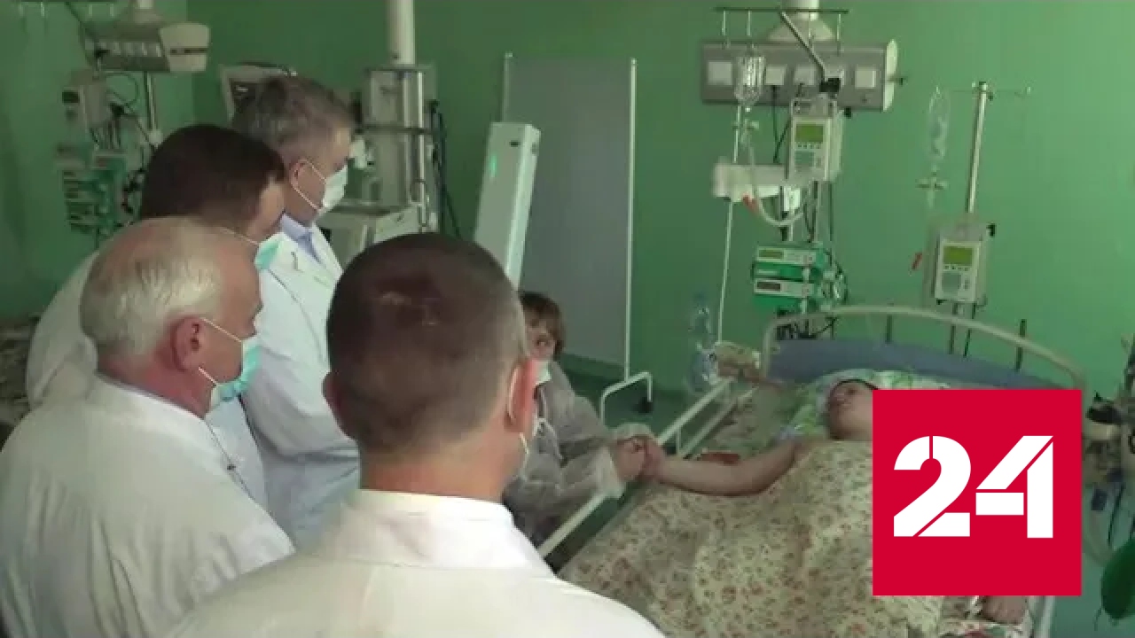 Спасший детей мальчик остается в брянской больнице - Россия 24