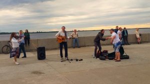 Уличные музыканты. Скользкие улицы