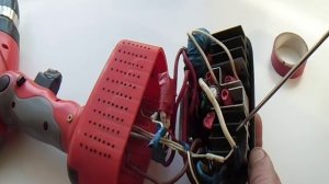 Аккумуляторный шуруповерт 18В от сети 220В, на базе балласта от энергосберегающей лампы