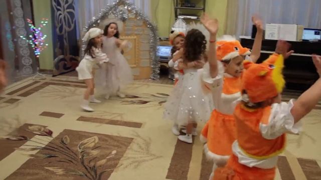 Новогодний утренник садик Радость (вторая группа раннего возраста) смотреть онлайн