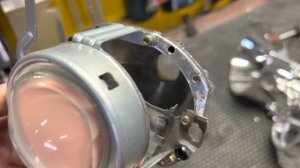 Разбор фар BMW E53, замена линз, чистка и восстановление родных стекол. До/После в видео