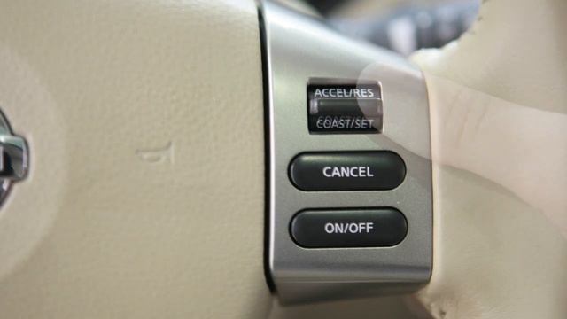 2012 NISSAN Versa Hatchback - Cruise Control смотреть онлайн