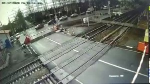 Скоростной поезд "Сапсан" насмерть сбивает парня в Спб