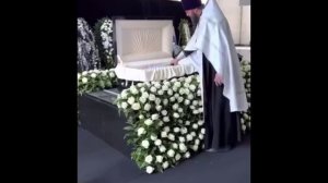 Похороны и отпевание Юры Шатунова, закрытое прощание: жена, дети и близкие