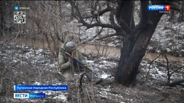 Добровольцы, пришедшие на фронт, тренируются грамотному взаимодействию