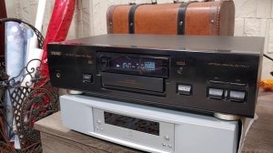 TEAC CD-P3450 CD PLAYER /1bit DAC+8X Oversampling Digital Filter