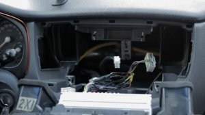 Установка сенсорной автомагнитолы в Kia Rio 2 2007 года