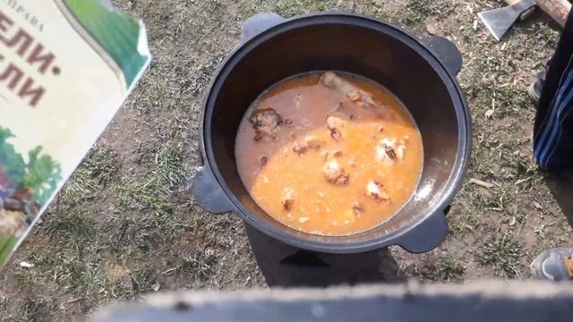 Чихохбили из курици в казане на костре смотреть онлайн