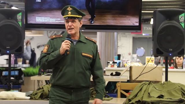 Строевую подготовку прошли юные посетители ЦУМа в Школе юного защитника Отечества смотреть онлайн