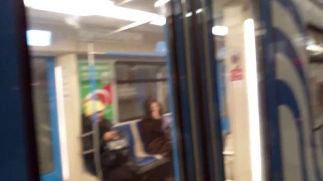 В метро.Москва.Станция " Улица 1905 года". смотреть онлайн