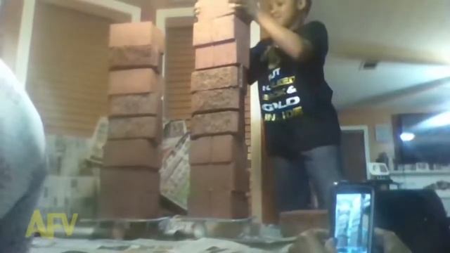 Kid breaks glass table while play jenga with bricks and dies смотреть онлайн