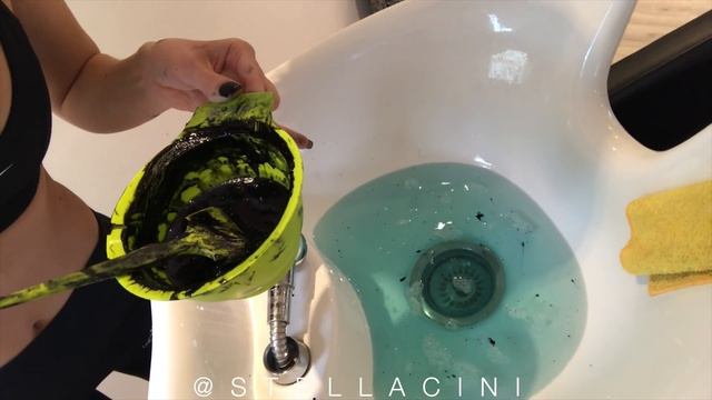 Dyeing my hair Pitch Black смотреть онлайн