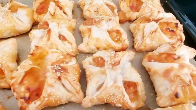...если  вы не знаете, что приготовить  к Чаю ?!.. Выпечка из слоёного теста.