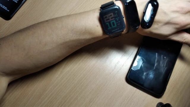 Зачем miband 3, когда есть miband 4?