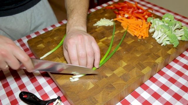 Лапша вок с курицей и овощами | Паназиатская кухня