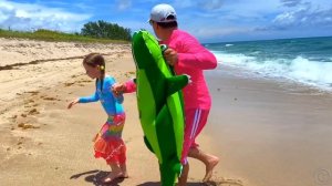 Nastya and her adventure with toys at the sea