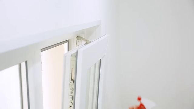 Установка  рулонной миништоры  PRAKTO с магнитным фиксатором на открываемую створку окна