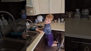 "Трудовой десант" в средней группе "Маленькая страна". Воспитатель: Маслюкова Л.Н.