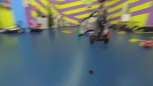 Сегвейдром | ЮТА катается на электрокатке | ДЕТСКИЙ КАНАЛ о настоящих приключениях