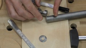 Крепёж материала для перфорированного стола