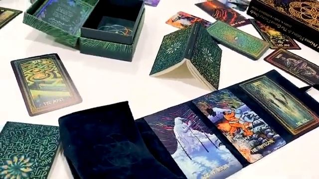 The Cosma Visions Oracle Deck & Prisma Visions Tarot Book смотреть онлайн