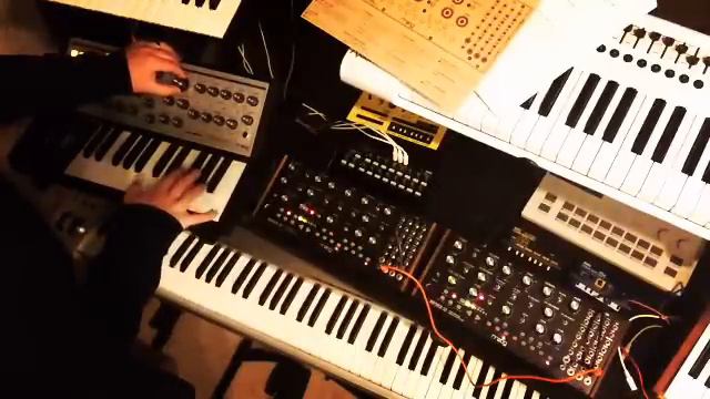 Synth in 60: Moog Mother-32s and a Sub Phatty смотреть онлайн