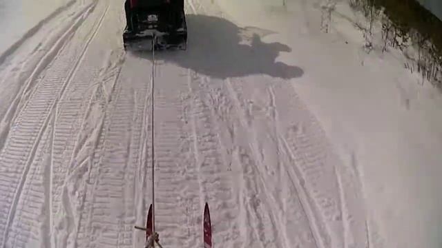 Заезд на снегоходе в лыжах! смотреть онлайн