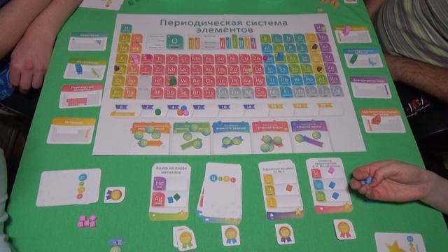 Таблица Менделеева. Играем ВЧЕТВЕРОМ в настольную игру! смотреть онлайн