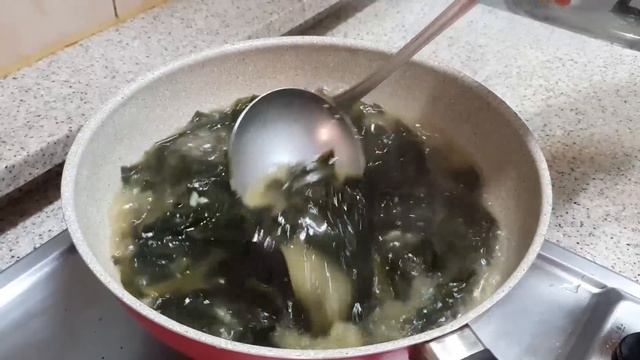 소고기 없이 깊고 진한 미역국~! 시골집밥 먹방 (삼겹살된장볶음, 고추장멸치볶음, 얼갈이열무된장지짐, 민들레김치) Home Food Mukbang / Korean Recipes смотреть онлайн