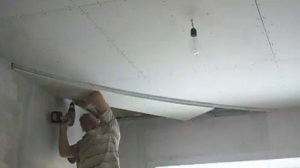 Монтаж гнутых переходов уровней гипсокартонного потолка