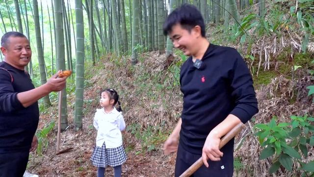 徐三娃今年第一次挖冬笋，3人半天收获20来斤，老九做九大碗招待 смотреть онлайн