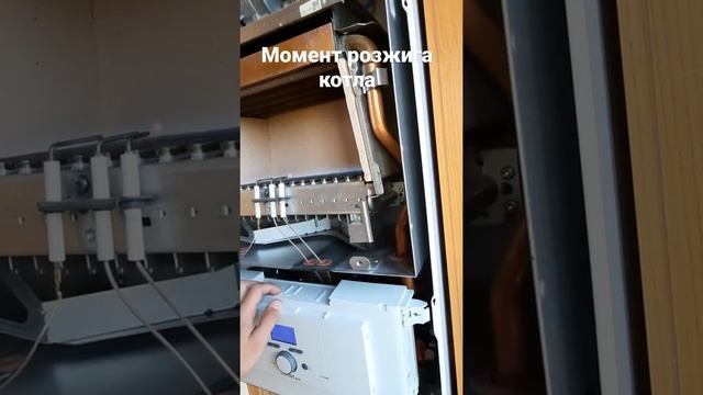 Момент розжига газового настенного котла Vaillant turboTEC pro