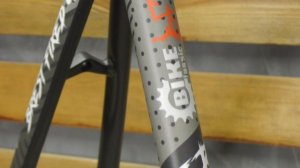 Покраска велосипедной рамы без краски. Fixed Gear bicycle frame stickerbombing.