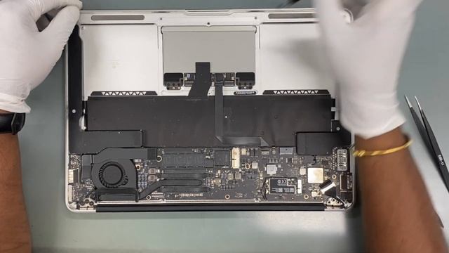 MacBook Air (13-inch, Early 2015) Trackpad Replacement