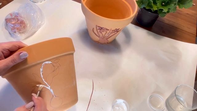 Декор на терракотовом горшке с ботаническими мотивами. Ручная лепка в Лесном стиле смотреть онлайн