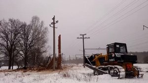 Снос строения бульдозером