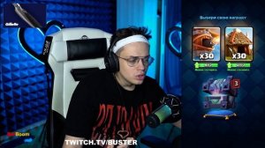 Бустер открывает сундуки в Clash Royale на новой арене