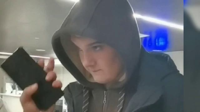 ВИДЕО ЗАДЕРЖАНИЯ парня выскочившего на лёд к фигуристке Александре Трусовой.news. смотреть онлайн