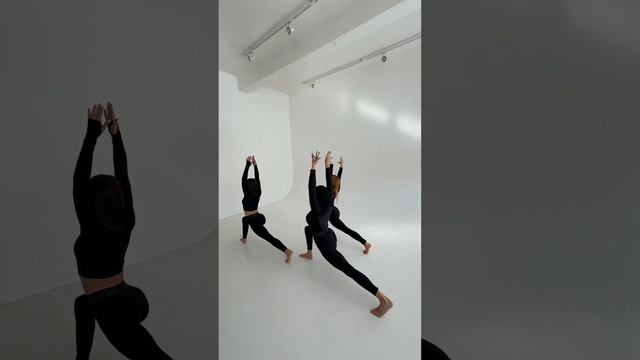 ПОСАДИМ НА ШПАГАТ С НУЛЯ В ЕКАТЕРИНБУРГЕ #екатеринбург #танцыекб #exoticpd #стретчинг #стретчингекб смотреть онлайн