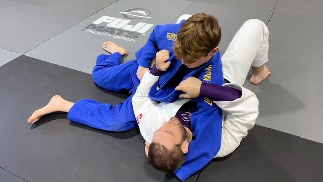 HOW TO ESCAPE KESA GATAME - Travis Stevens Basic Judo Techniques смотреть онлайн