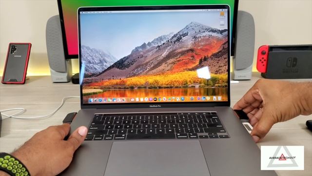 The Worlds Smallest Hub/Stand for Macbook Pro 16"(2019): JoyDuo Review... смотреть онлайн