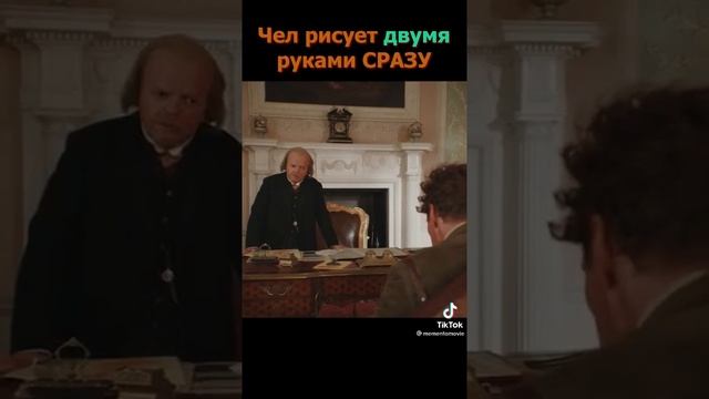 Рисует двумя руками сразу