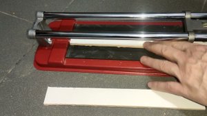 Недорогой плиткорез Зубр 400 мм за 3800р. (Стоил 2600)  Для укладки плитки в ванной.