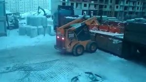 Аренда минипогрузчика с вилами +79269092512 (Здесь разгрузка в ЖК Лучи в Солнцево,2019)