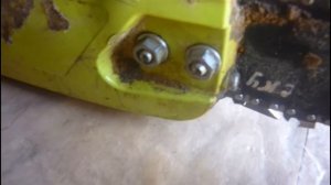 Как натянуть цепь на бензопиле.