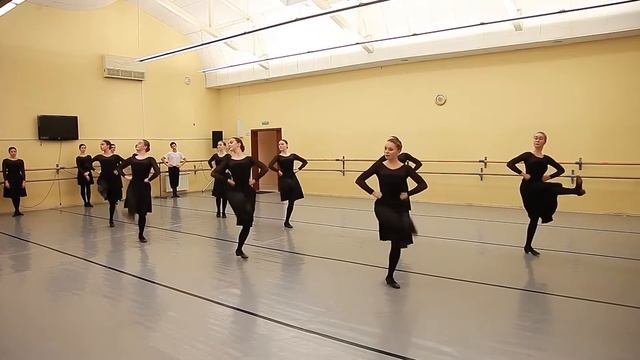 Учебная комбинация на основе различных переборов, ударов полупальцами и каблуком